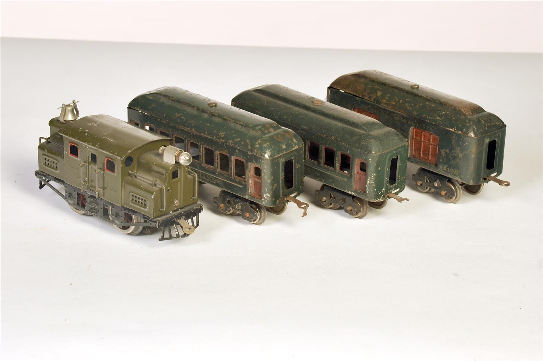 Appraisal: LIONEL O GAUGE CONSIST INCLUDING EARLY ELECTRIC RAILWAY POST OFFICE