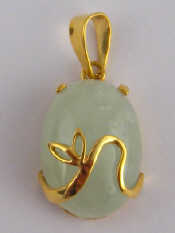 Appraisal: A yellow metal tests carat gold jade pendant approx cm