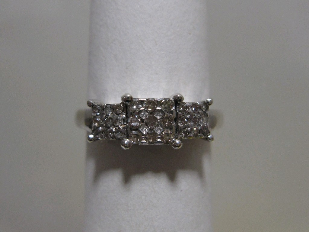 Appraisal: Nine carat white gold diamond set dress ring