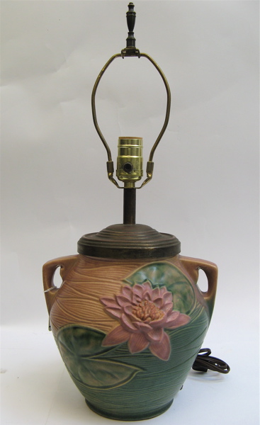 Appraisal: AMERICAN ROSEVILLE ART POTTERY TABLE LAMP - double handled cookie