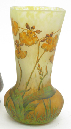 Appraisal: DAUM NANCY CAMEO ART GLASS VASE The flowering sweet pea