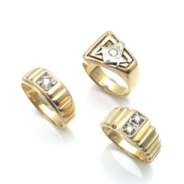 Appraisal: A collection of three diamond and k gold rings grams