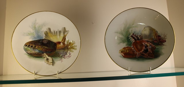 Appraisal: A PAIR OF MINTON PORCELAIN CABINET PLATES each painted with