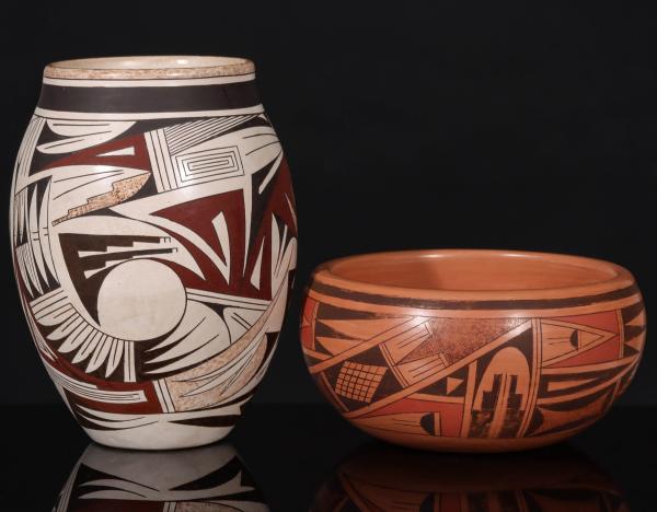 Appraisal: NAVASIE AND KAHE LATE TH CENTURY HOPI POTTERYTwo pieces of