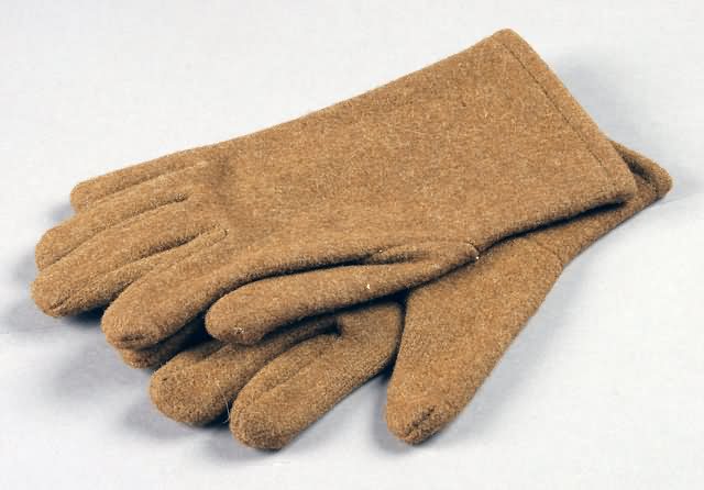 Appraisal: pair of WWI wool balloonists gloves