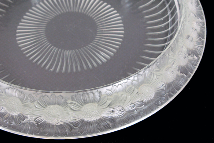 Appraisal: LALIQUE FRANCE ART CRYSTAL CENTERPIECE BOWL Marguerites pattern - D