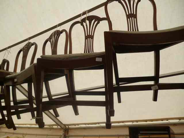 Appraisal: A SET OF EIGHT HEPPLEWHITE STYLE MAHOGANY DINING CHAIRS with