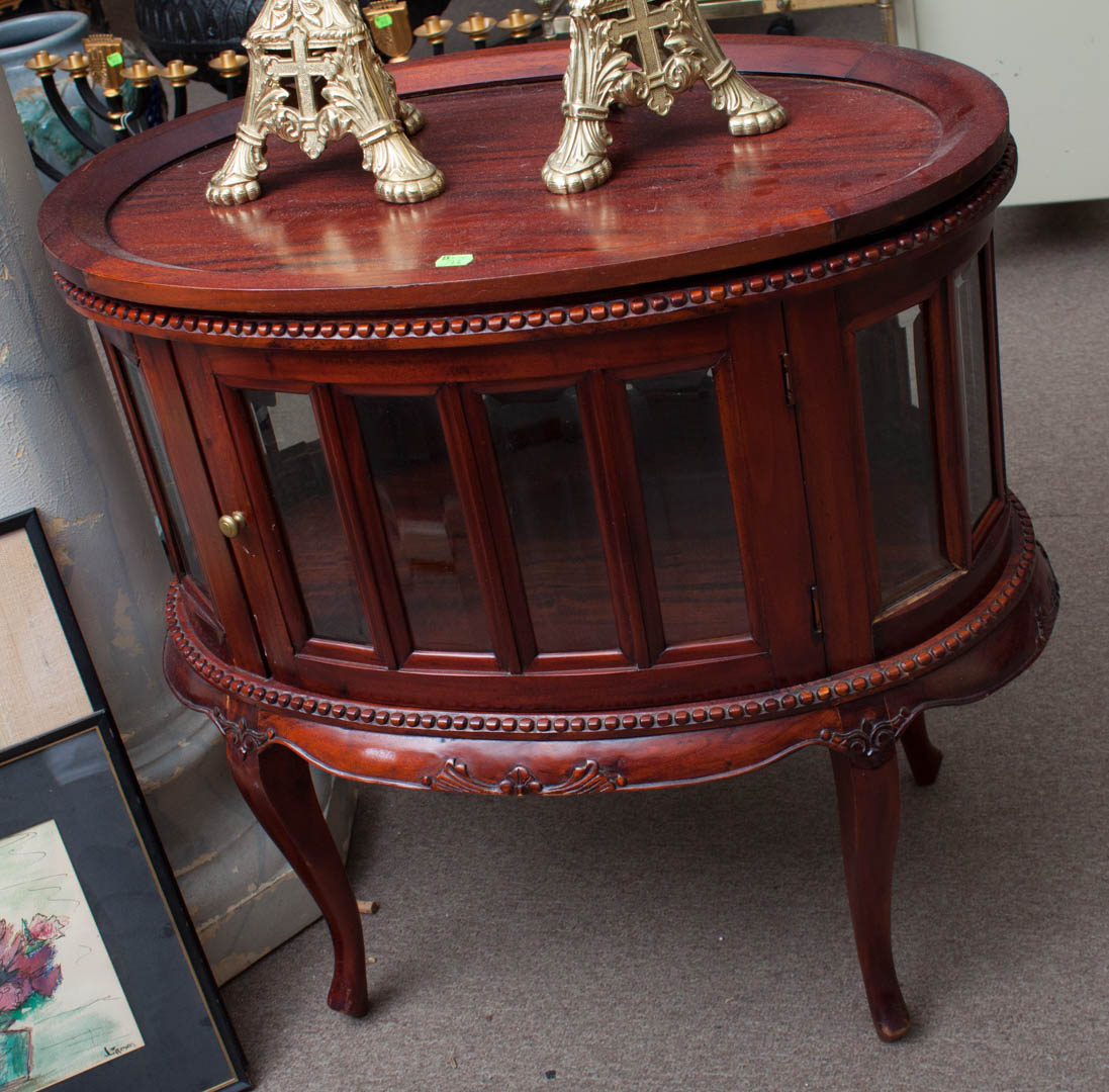 Appraisal: Oval display table