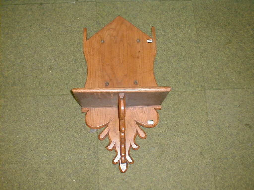 Appraisal: An oak wall bracket formerly housing lot