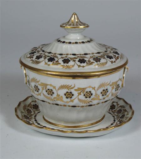 Appraisal: A late th century Worcester sugar bowl and cover of