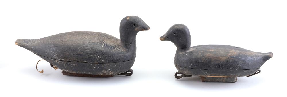 Appraisal: PAIR OF NEW ENGLAND SEA DUCK DECOYS EARLY TH CENTURY