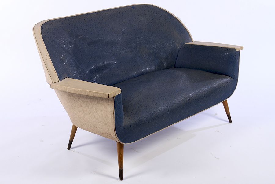 Appraisal: UPHOLSTERED MID CENTURY MODERN SETTEE CIRCA A mid century modern