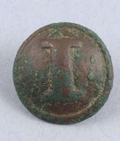 Appraisal: Confederate infantry coat button one piece Button presents broad Roman