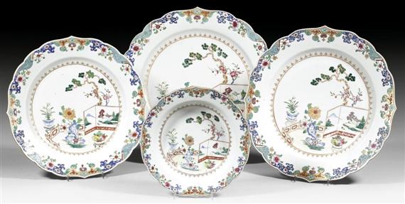 Appraisal: A SET OF TWELVE FAMILLE ROSE PLATES AND CHARGERS China