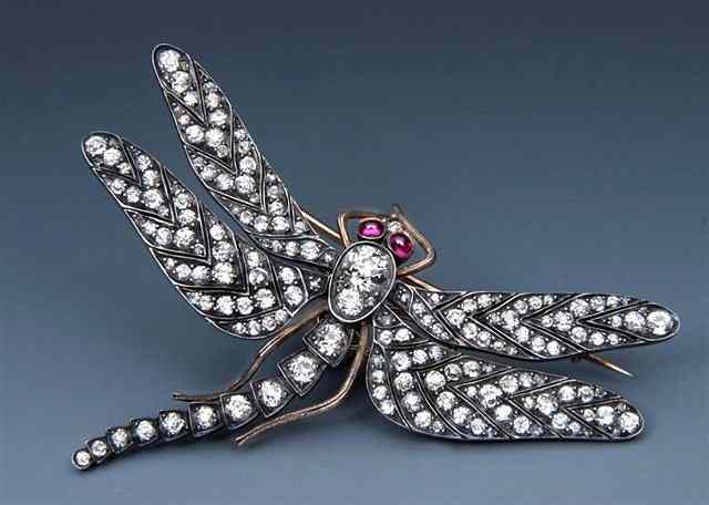 Appraisal: AN EDWARDIAN DIAMOND AND RUBY SET DRAGONFLY BROOCH the body