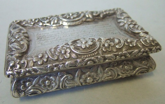 Appraisal: A silver rectangular hinge lidded snuff box the borders with