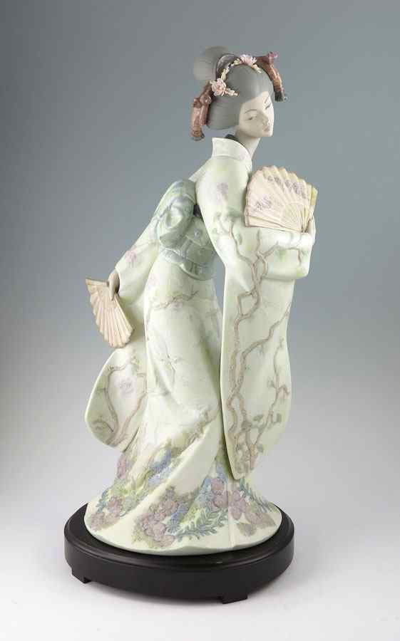 Appraisal: LLADRO PORCELAIN FIGURINE ''JAPANESE ELEGANCE'' Limited Edition matte finish Jose