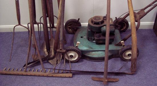 Appraisal: Sundry tools and a Hayterette mower