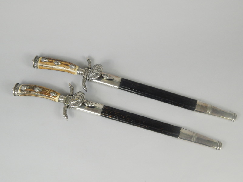 Appraisal: A pair of thC German hunting knives or daggers each