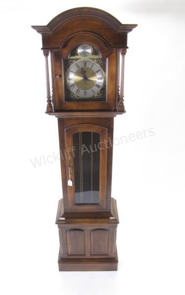 Appraisal: A vintage Ethan Allen 'Grandmother's' tall case clock Tempus Fugit