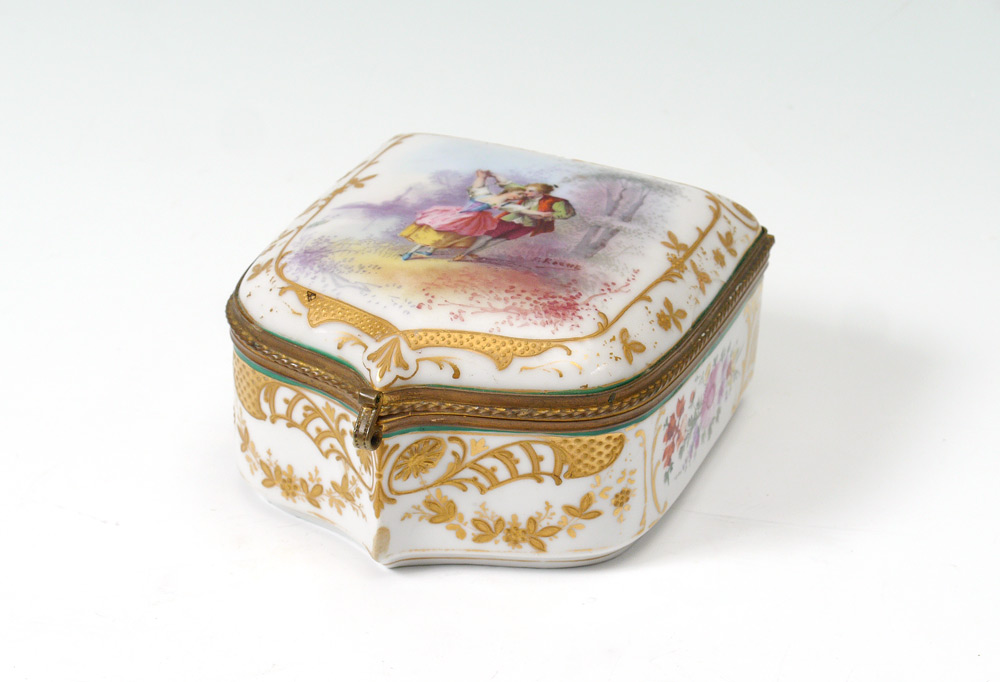 Appraisal: MEISSEN QUALITY FRENCH PORCELAIN BOX French box possible Edme Samson