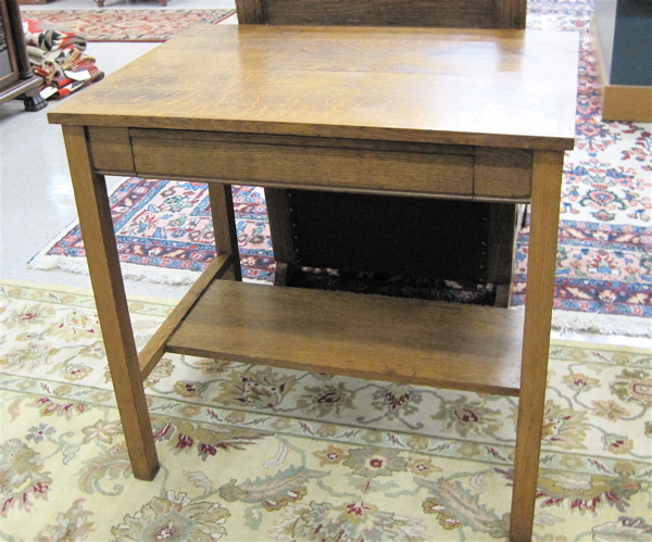 Appraisal: AN OAK WRITING TABLE Cadillac Cabinet Co Detroit Mich c