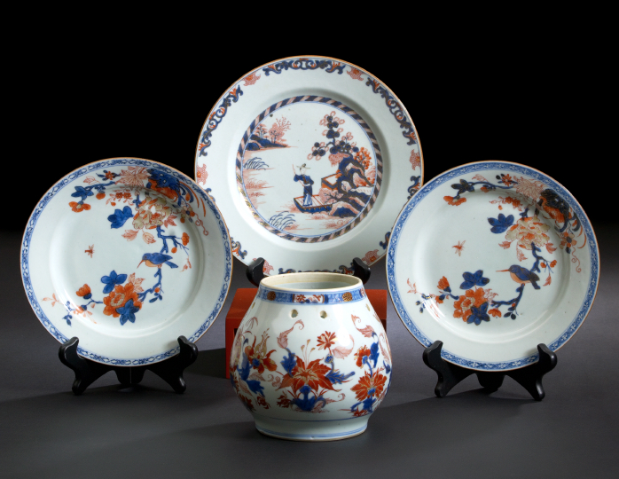 Appraisal: Pair of Chinese Export Porcelain Dishes th century each decorated