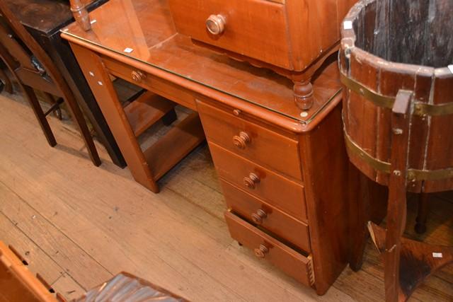 Appraisal: A FIVE DRAWER DESK WITH GLAZED TOP