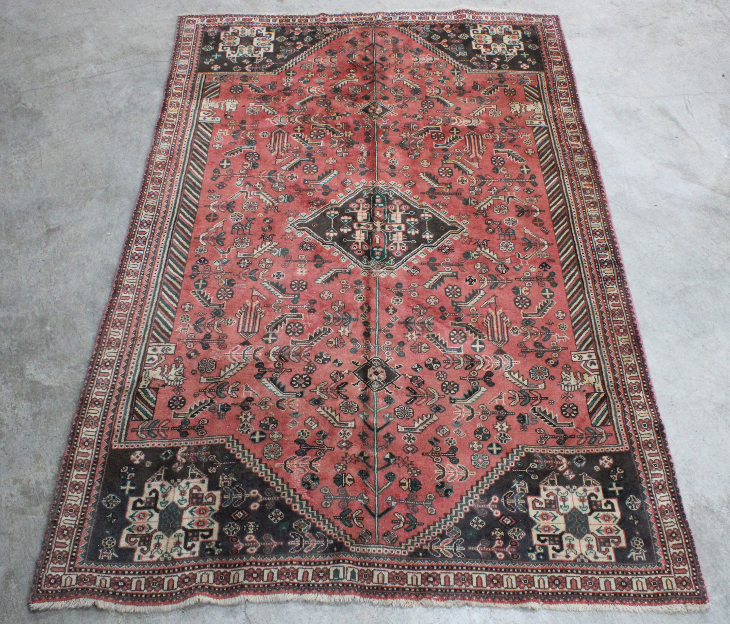 Appraisal: ORIENTAL RUG ' X ' PERSIAN RUG Oriental rug '