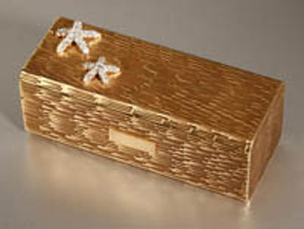 Appraisal: A gold and diamond case Ruser A gold and diamond