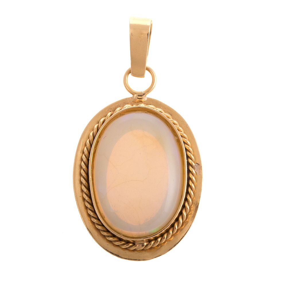 Appraisal: A Ladies Australian Opal Pendant in K K yellow gold