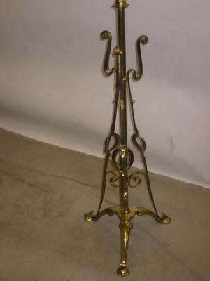 Appraisal: AN ARTS AND CRAFTS BRASS STANDARD LAMP the turned adjustable