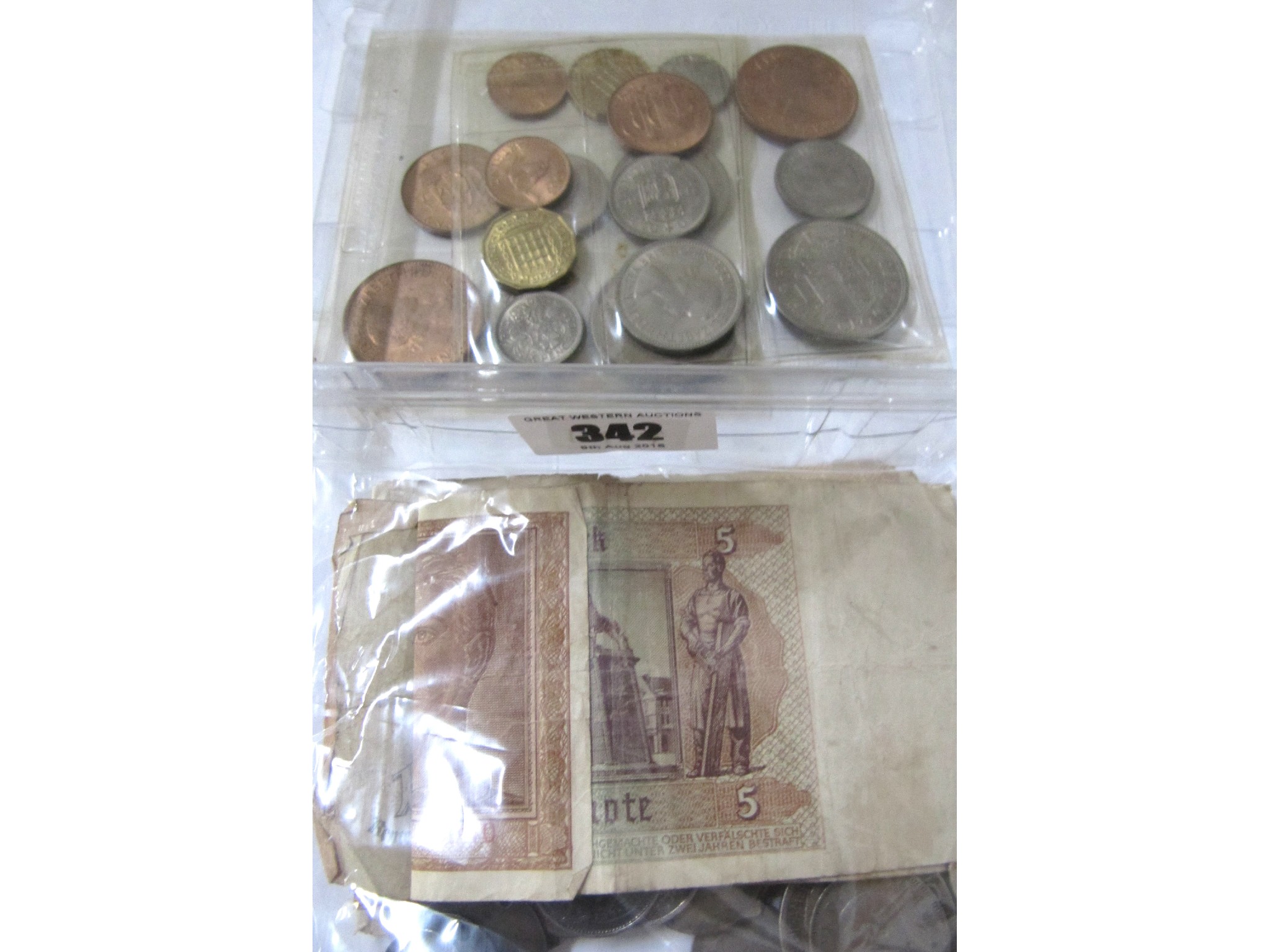 Appraisal: A box of assorted coins and banknotes