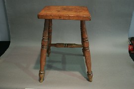 Appraisal: A cedar milking stool