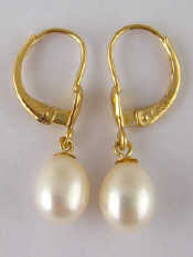 Appraisal: A pair of yellow metal tests carat gold cultured pearl