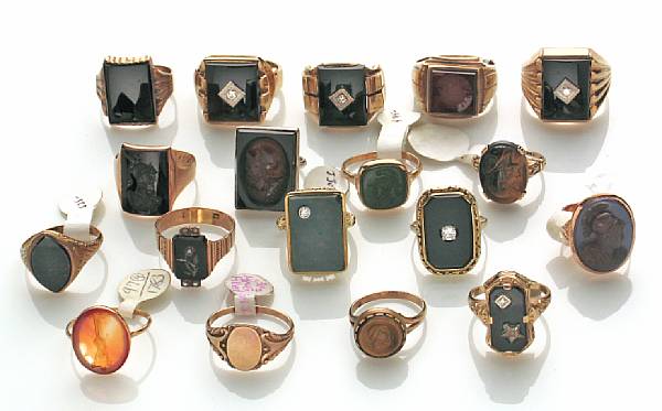 Appraisal: A collection of eighteen diamond black onyx bloodstone carnelian tigers