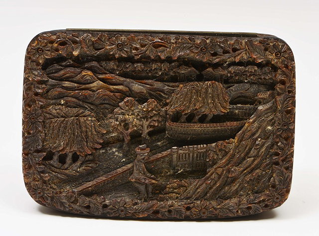 Appraisal: A CHINESE TORTOISESHELL SNUFF BOX of rectangular form hinged cover