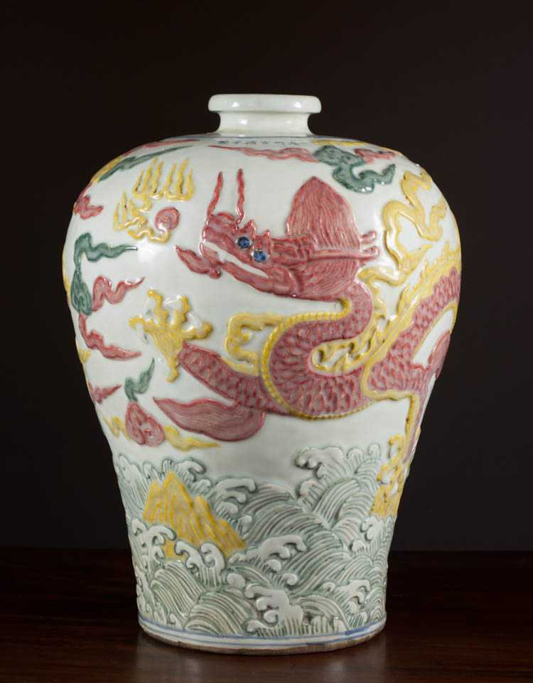 Appraisal: CHINESE MING STYLE WUCAI PORCELAIN VASE meiping form with tapered