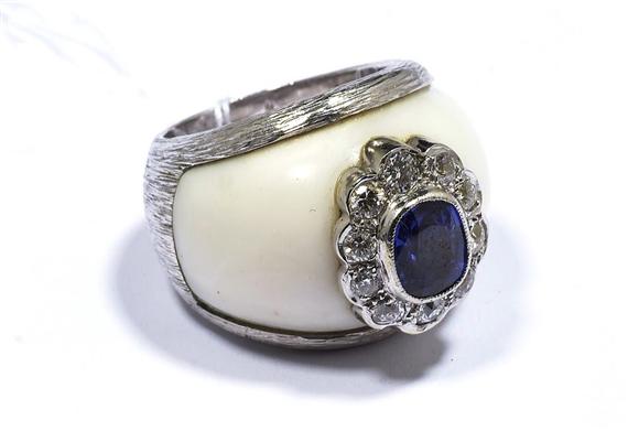 Appraisal: SAPPHIRE AND DIAMOND RING BINDER White gold Convex band ring