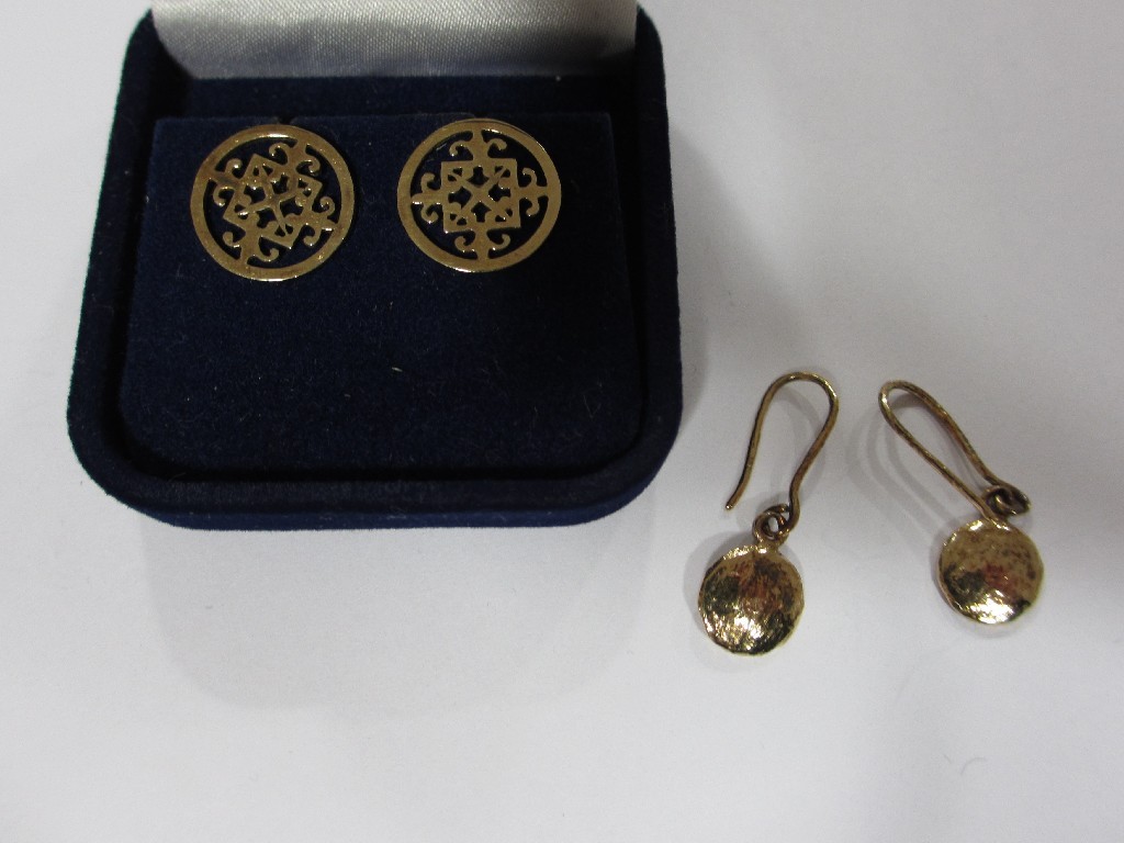 Appraisal: Two pairs of ct gold earrings Approximately gms