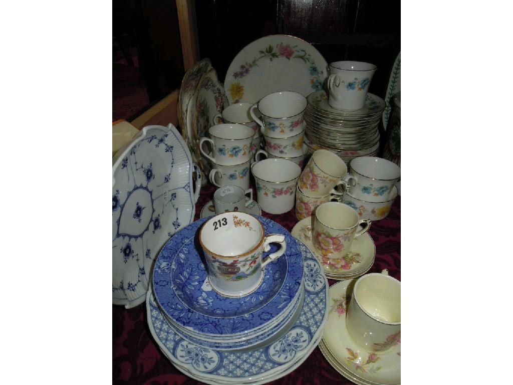 Appraisal: A collection of ceramics including Royal Worcester Kentmere pattern teawares