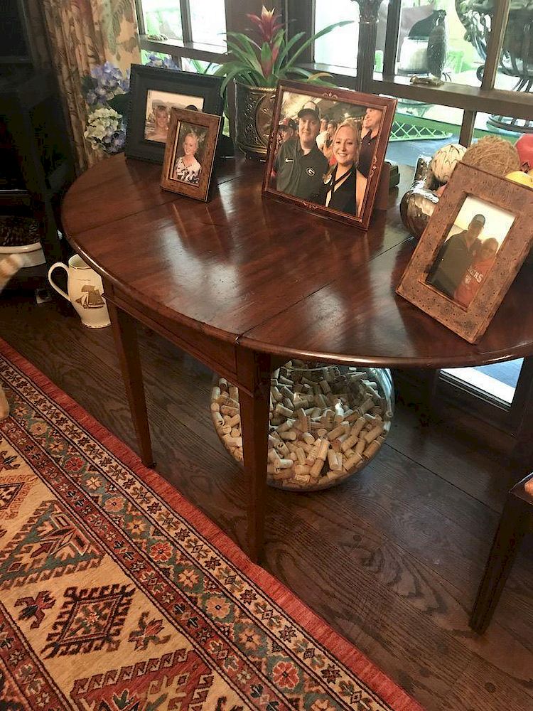 Appraisal: Hepplewhite Pembroke Table Hepplewhite Pembroke Table Hepplewhite pembroke table with