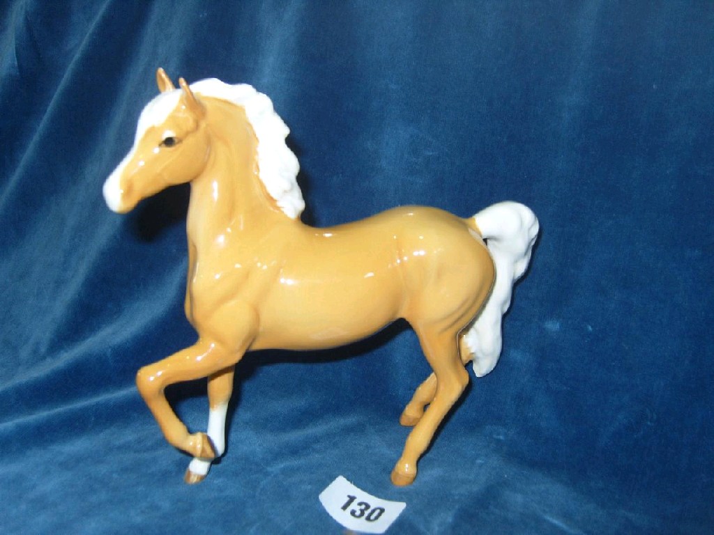 Appraisal: A Beswick model of a Palomino horse with raised head