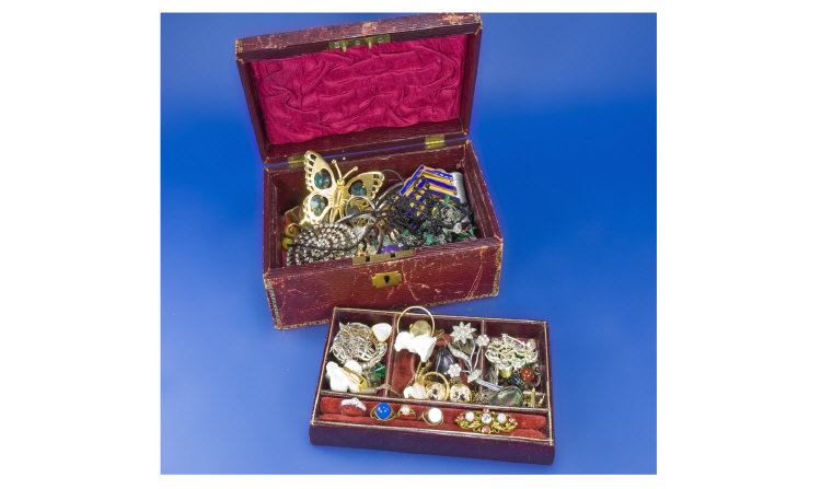 Appraisal: Jewellery Box Containing A Collection Of Costume Jewellery Comprising Brooches