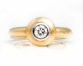 Appraisal: An ct gold round brilliant cut diamond ring estimated diamond