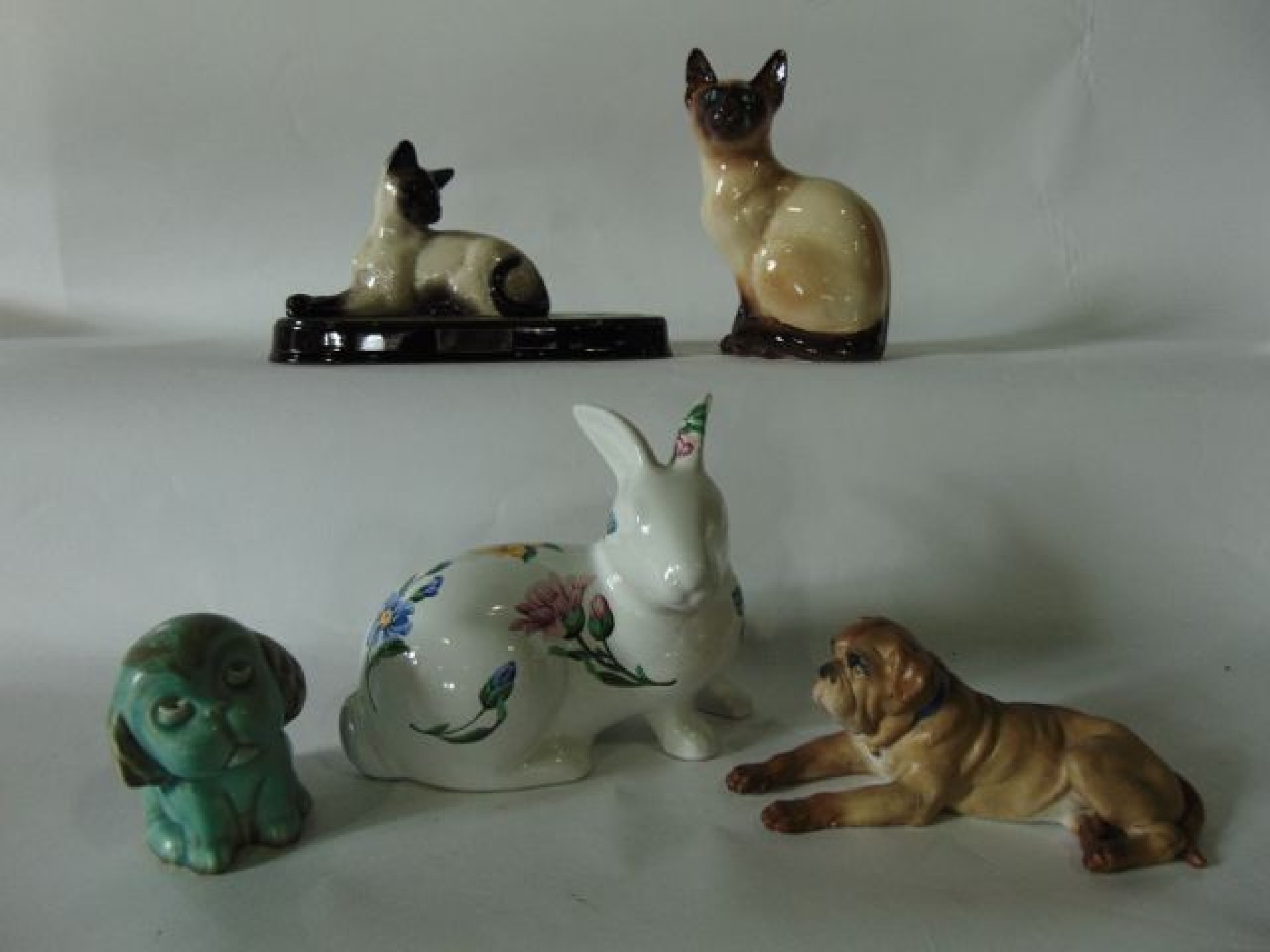 Appraisal: A Sylvac model of a seated siamese cat a Beswick