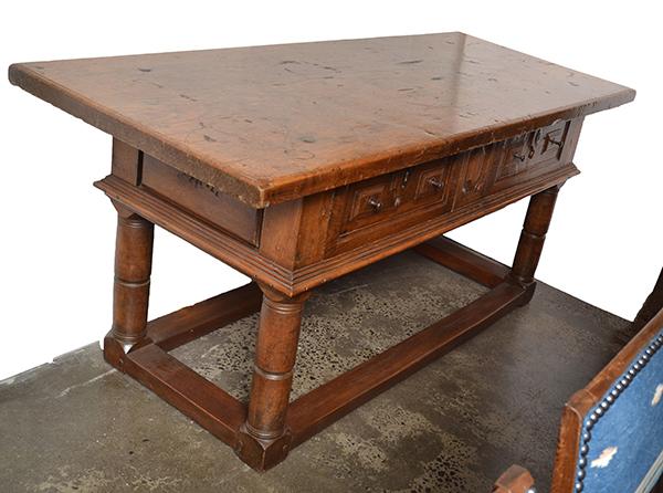 Appraisal: AN TH CENTURY OAK SIDE TABLE rectangular with two carved