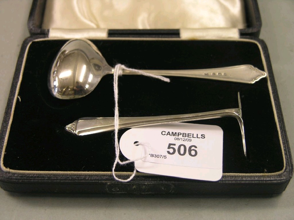 Appraisal: A silver christening set spoon and scraper Birmingham cased