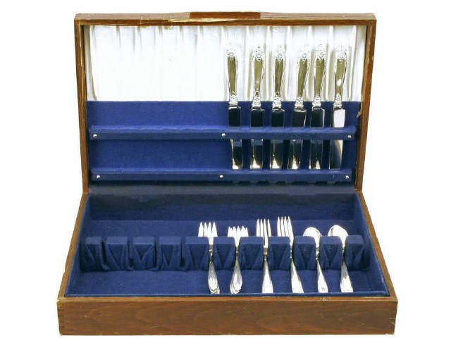 Appraisal: Sterling silver place flatware setting of Prelude by International Estimate