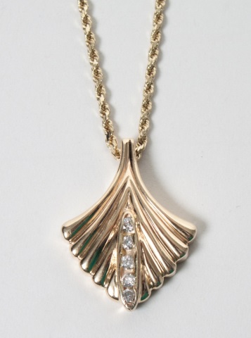 Appraisal: Lady's K gold and diamond pendant and necklace comprising a